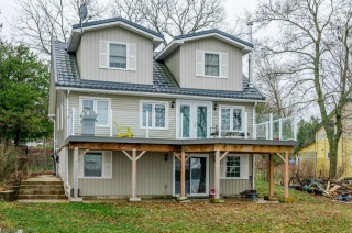 926 highland road, Bridgenorth Ontario, Canada Located on Chemong Lake